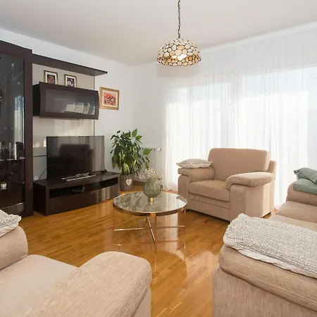 In With House A Panoramic View * Trilj